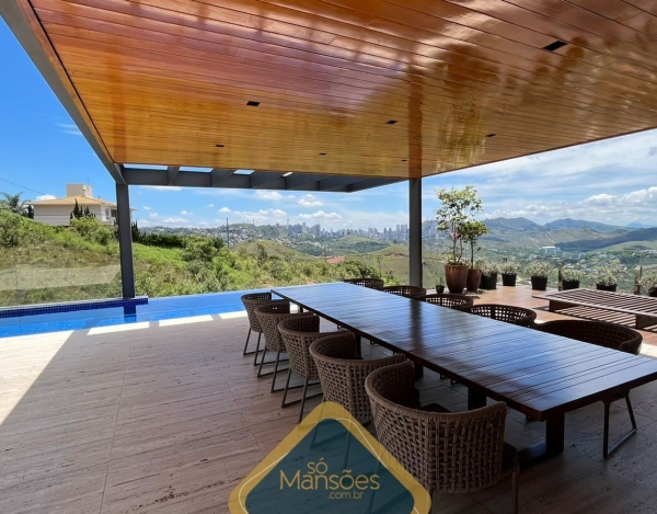 Casa de Luxo de 652 m² à Venda com 4 Suítes e Espaço Gourmet no Vila Alpina, Nova Lima - MG