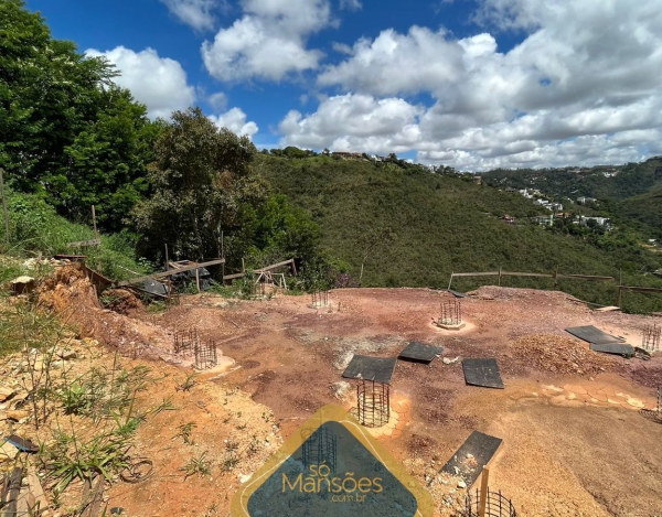 Lote de 1211m² com linda vista definitiva à venda no Vila Alpina.