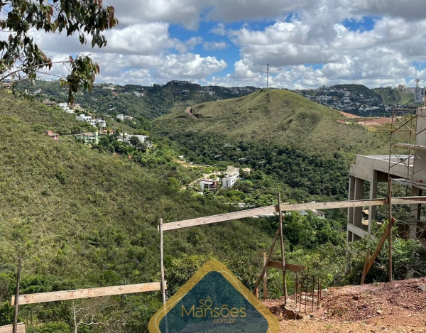 Oportunidade Única! Lote de 1211m² com Vista Definitiva no Condomínio Vila Alpina.