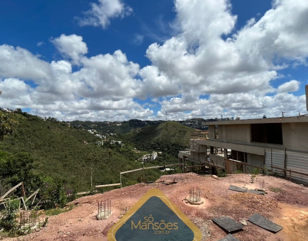 Oportunidade Única! Lote de 1211m² com Vista Definitiva no Condomínio Vila Alpina.