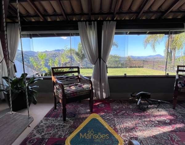 Linda casa com vista magnífica à venda no Ouro Velho Mansões.