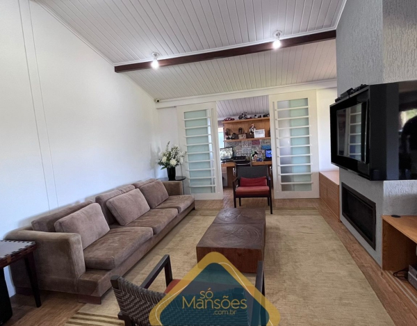 Linda casa com vista magnífica à venda no Ouro Velho Mansões.
