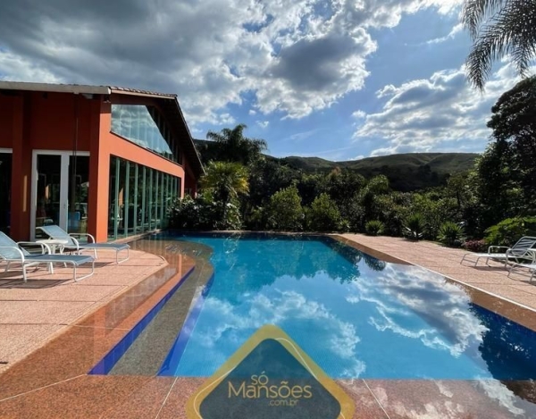 Casa Imponente de 1.015 m² à Venda com 4 Suítes e Piscina Aquecida no Lagoa do Miguelão, Nova Lima - MG