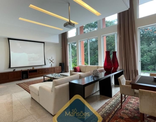 Casa Imponente de 1.015 m² à Venda com 4 Suítes e Piscina Aquecida no Lagoa do Miguelão, Nova Lima - MG