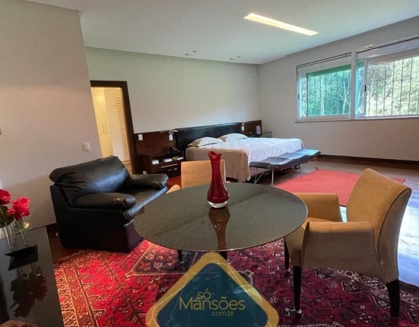 Casa Imponente de 1.015 m² à Venda com 4 Suítes e Piscina Aquecida no Lagoa do Miguelão, Nova Lima - MG