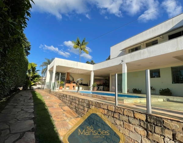 Casa de Alto Padrão de 617 m² à Venda com 3 Suítes e Espaço Gourmet no Ville de Montagne, Nova Lima - MG