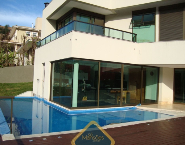 Casa de aproximadamente 600m² de área construída à venda no Vila Alpina.