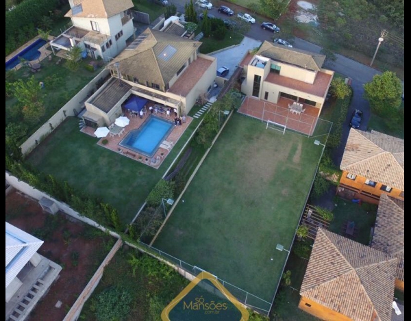 Casa de 750m² à venda no condomínio Serra dos Manacás.