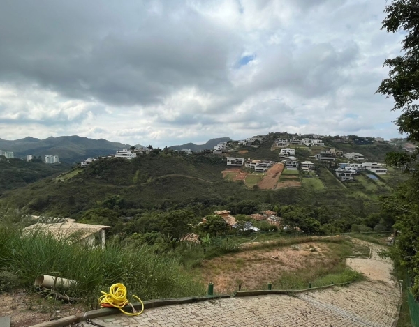 Lote de 3.400 m² à Venda com Vista Definitiva no Vila Del Rey, Nova Lima - MG