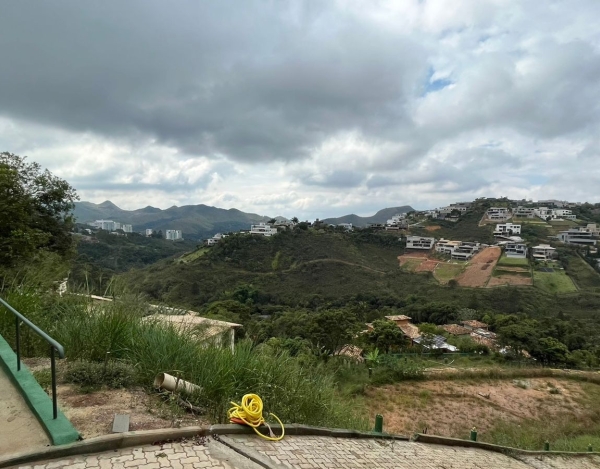 Lote de 3.400 m² à Venda com Vista Definitiva no Vila Del Rey, Nova Lima - MG