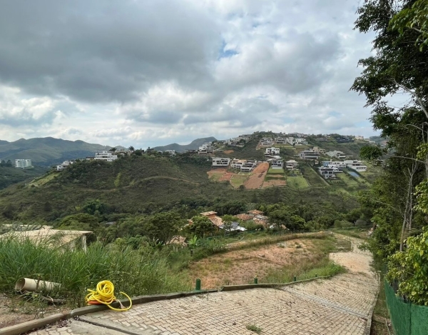 Lote de 3.400 m² à Venda com Vista Definitiva no Vila Del Rey, Nova Lima - MG