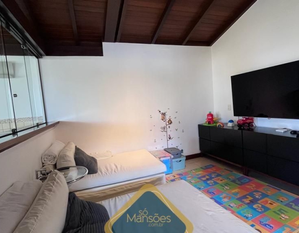 Linda casa de 387m² com localização privilegiada a venda no condomínio Vila Castela.