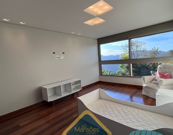 Linda casa de 670 m² com vista espetacular no condomínio Quintas do Sol.