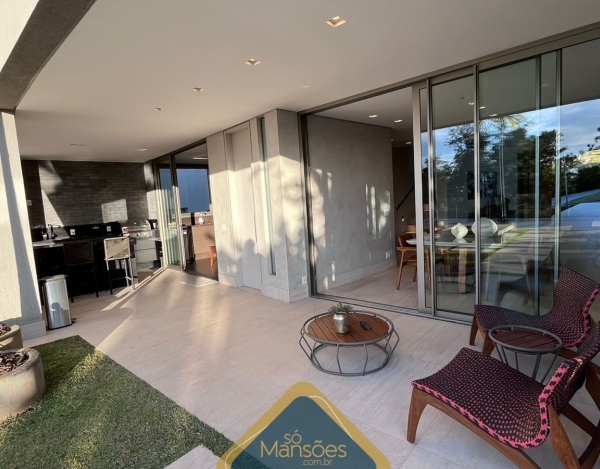 Linda casa de 670 m² com vista espetacular no condomínio Quintas do Sol.