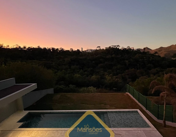 EXCLUSIVIDADE SÓ MANSÕES! Linda casa de 760m² a venda no condomínio Vale dos Cristais.