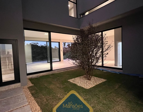 EXCLUSIVIDADE SÓ MANSÕES! Linda casa de 760m² a venda no condomínio Vale dos Cristais.