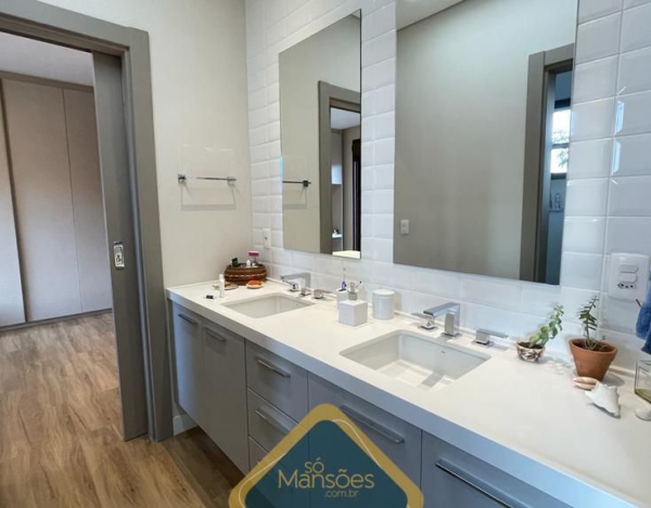 OPORTUNIDADE ÚNICA: LINDA CASA PARA ALUGUEL NO CONDOMÍNIO VALE DOS CRISTAIS!