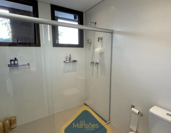 OPORTUNIDADE ÚNICA: LINDA CASA PARA ALUGUEL NO CONDOMÍNIO VALE DOS CRISTAIS!