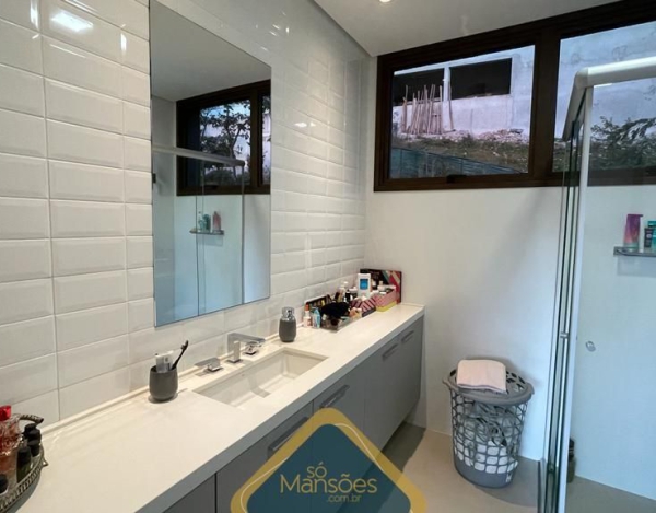 OPORTUNIDADE ÚNICA: LINDA CASA PARA ALUGUEL NO CONDOMÍNIO VALE DOS CRISTAIS!