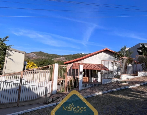 LINDA CASA VENDIDA NO CONDOMÍNIO LE COTTAGE