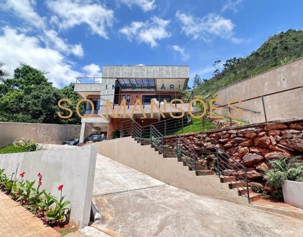 Casa de Alto Padrão de 278 m² à Venda com 1 Suíte e Vista Panorâmica no Ville de Montagne, Nova Lima - MG