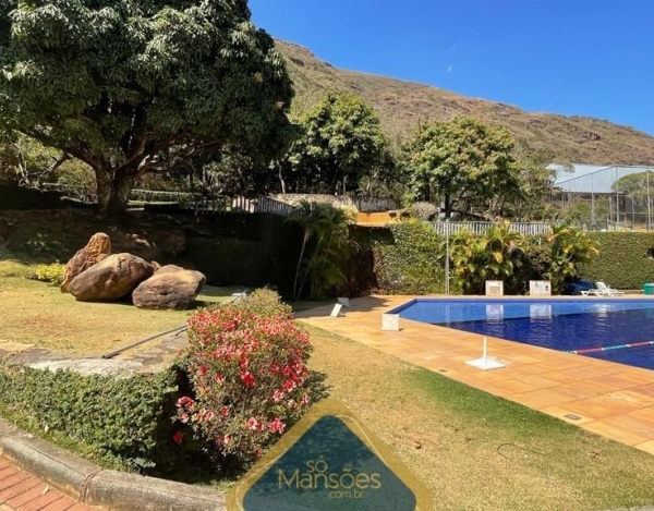 Casa Espaçosa de 332 m² à Venda com 4 Suítes e Home Cinema no Condomínio Retiro do Chalé, Brumadinho - MG