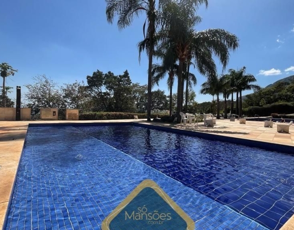 Casa Espaçosa de 332 m² à Venda com 4 Suítes e Home Cinema no Condomínio Retiro do Chalé, Brumadinho - MG