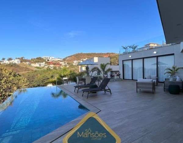 Casa Espaçosa de 406 m² à Venda com 4 Suítes e Vista Definitiva no Mirante da Mata, Nova Lima - MG