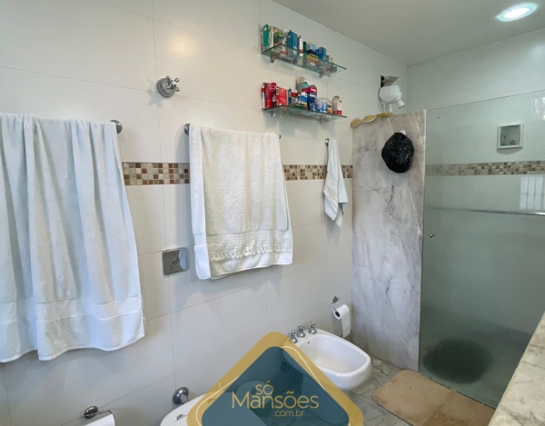 CASA 3 QUARTOS NO VILLE DE MONTAGNE EM NOVA LIMA.
